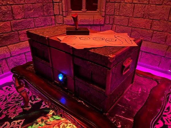 A portable escape game built into a themed one-room quest